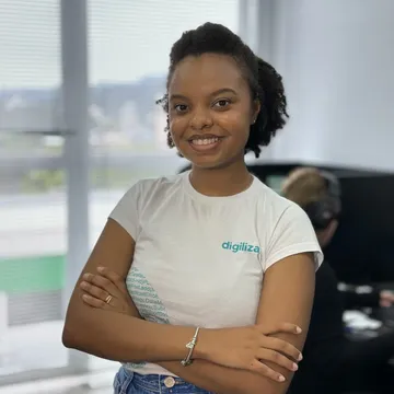 Colaboradora Digiliza no dia a dia