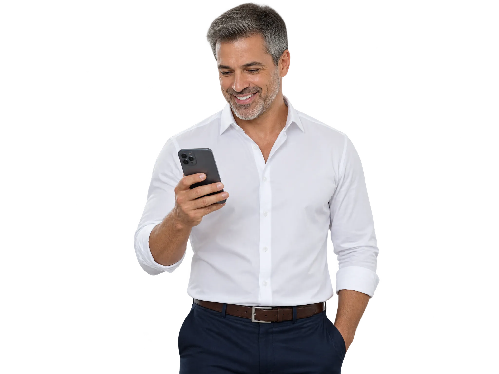 Profissional usando o celular enquanto acompanha atendimento e operação na Digiliza.