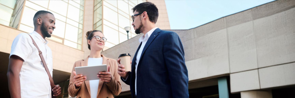 Profissionais da contabilidade fazendo networking