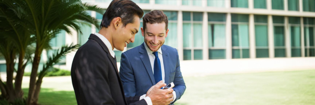 Profissionais da contabilidade analisando startups