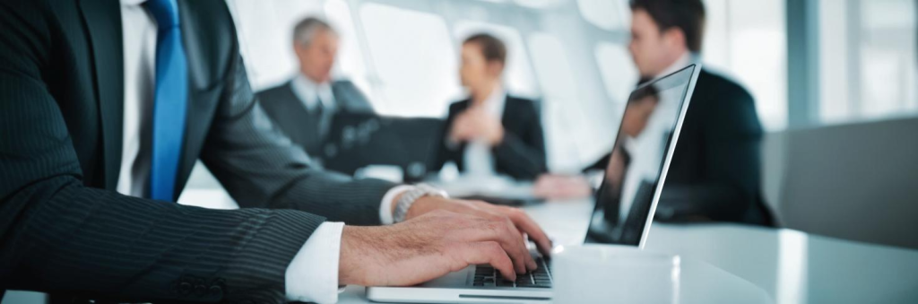 Profissionais elaborando a ultima DIRF