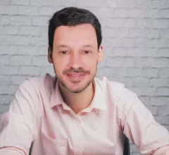 <span class="name_carroussel">Marcos Gardolin</span><br>Co-fundador 