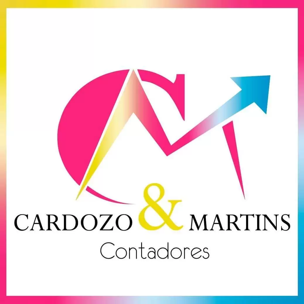 Logotipo da Cardozo & Martins Contadores com símbolo gráfico colorido de crescimento em fundo claro.