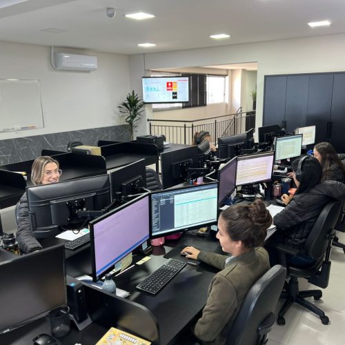 Equipe da Mais Contábil usando Digiliza para centralizar tarefas e comunicação